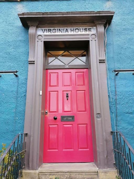 Virginia House, ウルバーストン エクステリア 写真